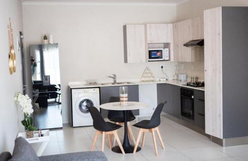 Greater Johannesburg Metropolitan Area Apartment | Oasis Comfort Apartment