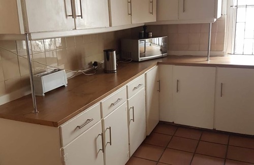 Oudtshoorn Hostel | Oasis Shanti Backpackers