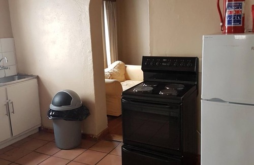 Oudtshoorn Hostel | Oasis Shanti Backpackers