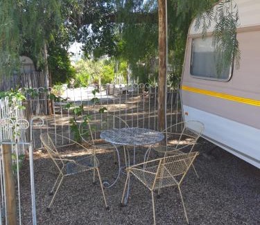 Oudtshoorn Hostel | Oasis Shanti Backpackers