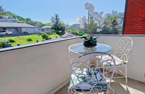Umdloti Apartment | Ocean Waves Umdloti 2 Adults & 1 Child