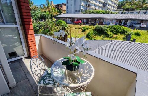 Umdloti Apartment | Ocean Waves Umdloti 2 Adults & 1 Child