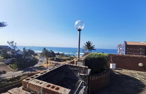 Umdloti Apartment | Ocean Waves Umdloti 2 Adults & 1 Child