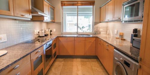 Victoria and Alfred Waterfront Apartment | One Bedroom Apartment - fully furnished and equipped