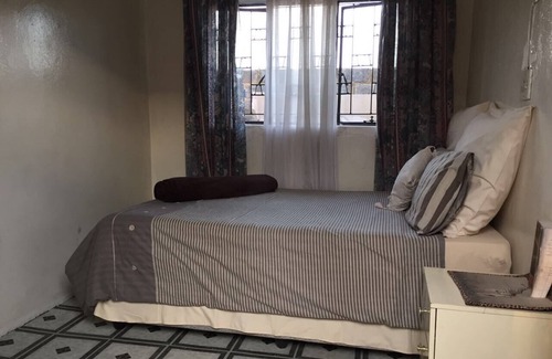 Greater Johannesburg Metropolitan Area Hostel | Orlando West Guest House - Hostel