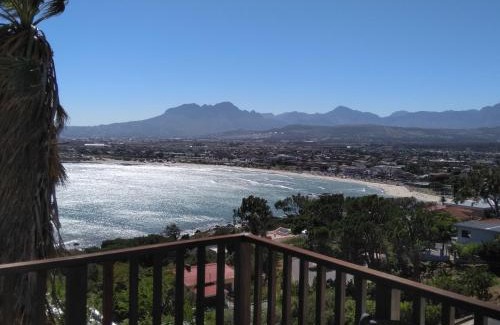 Mountainside Apartment | Palm Tree Self-Catering Apartment