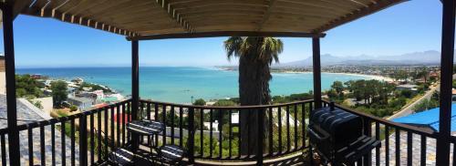 Mountainside Apartment | Palm Tree Self-Catering Apartment