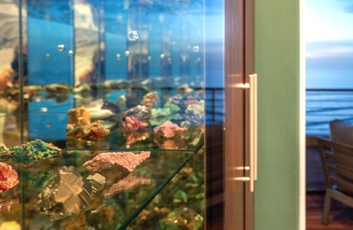Bloubergstrand Apartment | Penthouse-100 000 Gemstones on display,All Ensuite