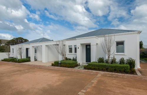 Eastcliff Apartment | Perla