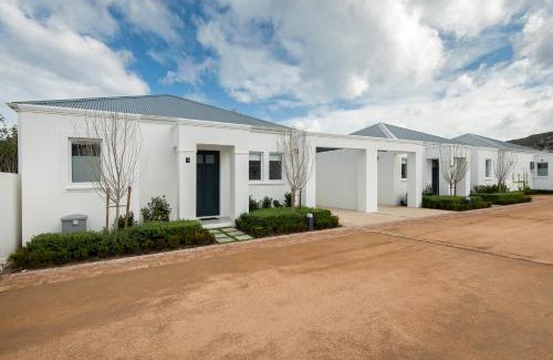 Eastcliff Apartment | Perla