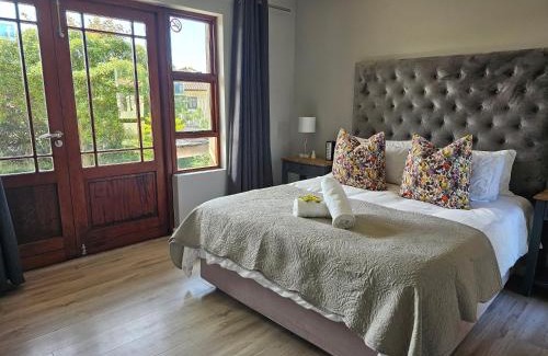 Plettenberg Bay Apartment | Plettenberg Bay Unit 6 Whale Rock Gardens Apartment with Backup Power