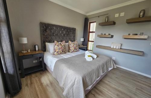 Plettenberg Bay Apartment | Plettenberg Bay Unit 6 Whale Rock Gardens Apartment with Backup Power