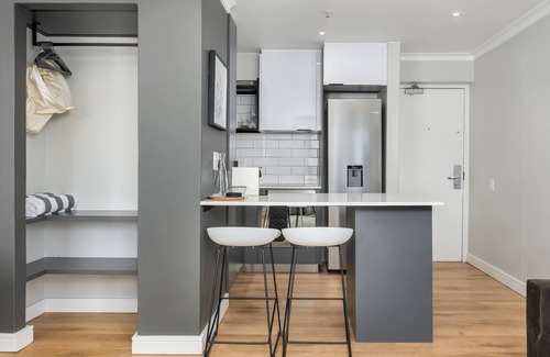Green Point Apartment | Point Break | Serviced Studio | Mountain Views