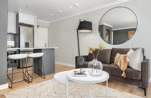 Green Point Apartment | Point Break | Serviced Studio | Mountain Views