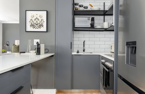 Green Point Apartment | Point Break | Serviced Studio | Mountain Views