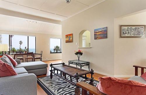 Sea Point Apartment | Prince Edward T