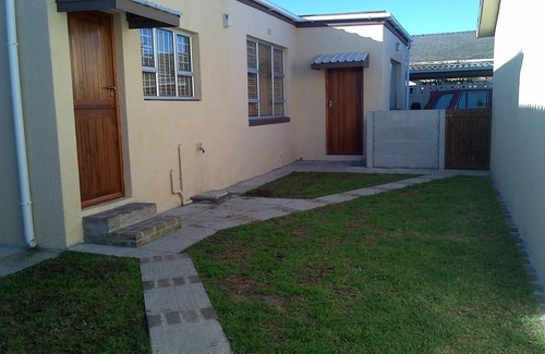 Grassy Park Resort | Private room ∙ 3 guests
