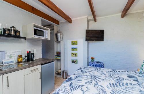 Franschhoek Apartment | Protea Room Franschhoek Central