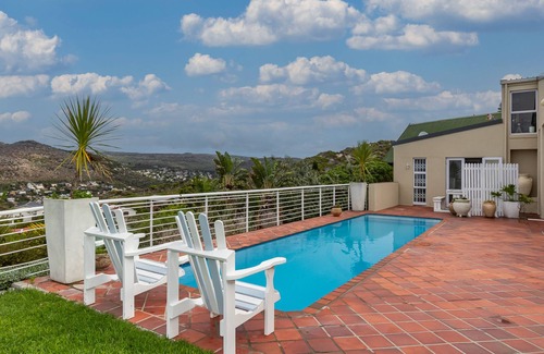 Fish Hoek Apartment | Quiet, Newly Remodeled Apt with Beautiful Views of False Bay with Full Kitchen