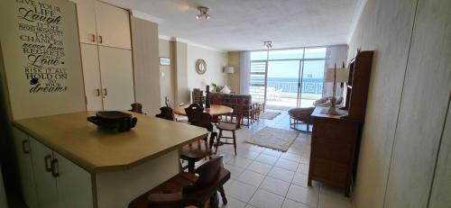 Ramsgate Beach Apartment | Ramsgate Rendezvous 14 - Sleeps 6