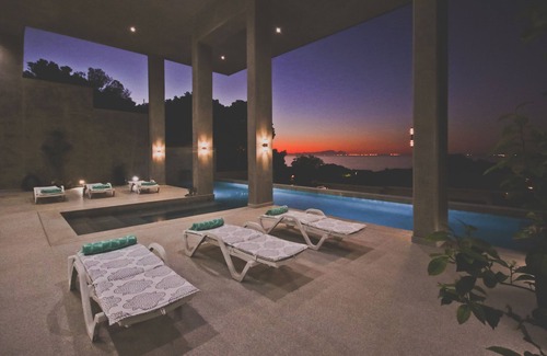 Mountainside Apartment | Red Rock Ocean View Villa - Corporal's Room
