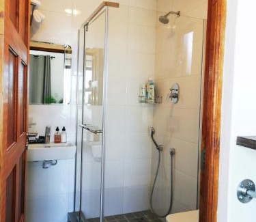 Glencairn Apartment | Relax,Revive,Reset & enjoy the sounds of the sea!