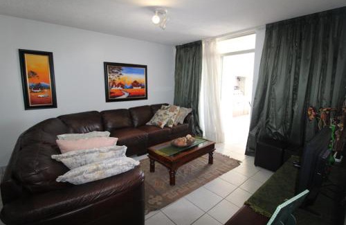 Margate Beach Apartment | Rondevoux 26