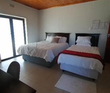 Tsantsabane Bed & Breakfast | Rose and Thorn Guesthouse