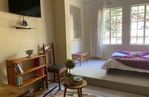 Greater Johannesburg Metropolitan Area House | Royal Kynite Standard Room