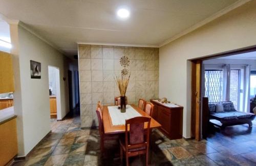 Greater Johannesburg Metropolitan Area Apartment | Royal saint