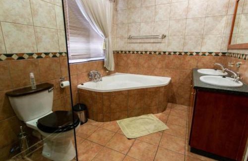 Kimberley House | Royl Court Guesthouse