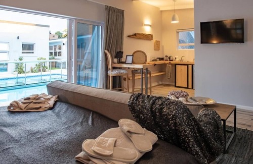 Bloubergstrand Apartment | Salt Boutique Guesthouse King Room Near Pool