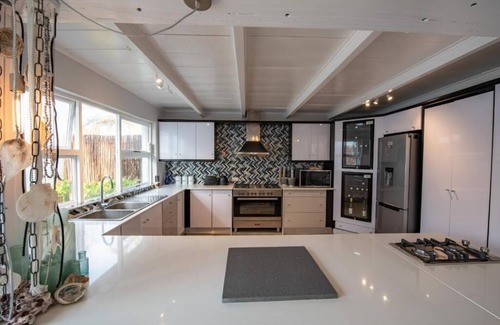 Bloubergstrand Apartment | Salt Boutique Guesthouse King Room Near Pool