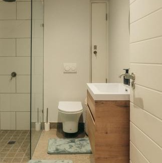 Redhill Apartment | Salt & Sunrise Apartment 412