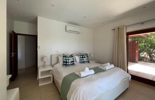 Trafalgar Villa | San Lameer Villa 1603 - 5 bedroom Luxury - 10 pax - San Lameer Rental Agency