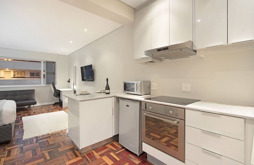 Mouille Point Apartment | Sandringham 55 - Studio Apartment, Sleeps 2