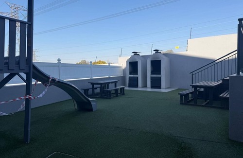 Greater Johannesburg Metropolitan Area Apartment | Sandton 2-Bed with Garden near Sandton City & Gautrain. For Business & Leisure.
