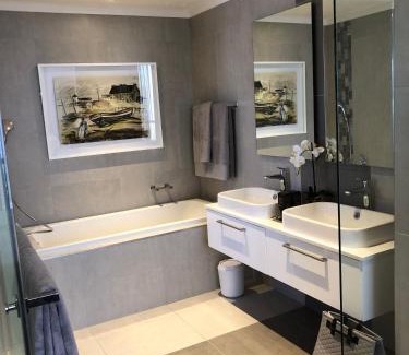 Greater Johannesburg Metropolitan Area Apartment | Sandton apartment, 2 bedroom