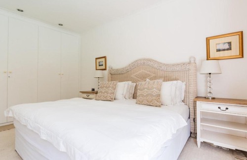 Sandown House | Sandton Stay Casa Rosa