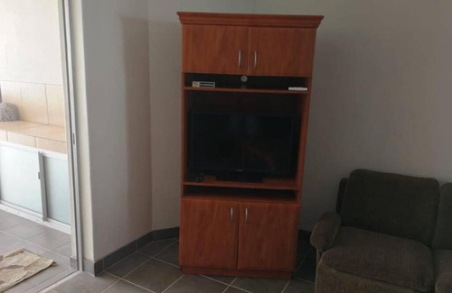 Margate Beach Apartment | Santorini 302a