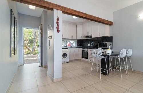 Shaka's Rock Apartment | Santorini Kallisti 7 (Family Only)