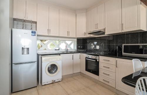 Shaka's Rock Apartment | Santorini Kallisti 7 (Family Only)