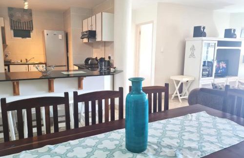 Margate Beach Apartment | Santorini N