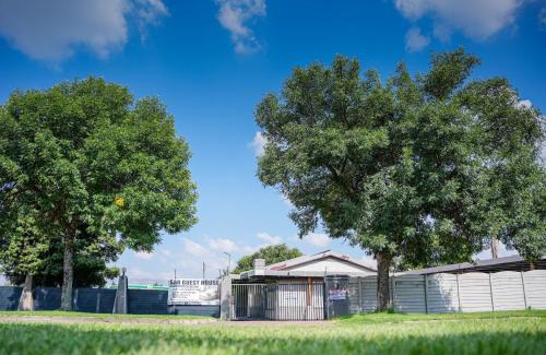 Benoni House | SAR GUESTHOUSE
