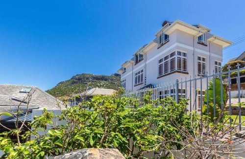 Kalk Bay Apartment | Sea Peep in Kalk Bay
