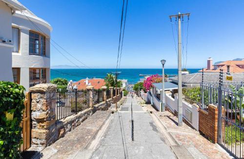 Kalk Bay Apartment | Sea Peep in Kalk Bay