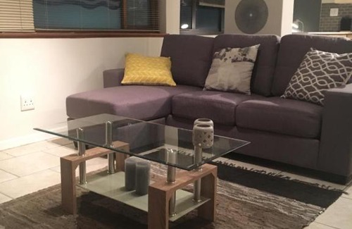 Three Anchor Bay Apartment | Sea point Promenade Self Catering Apartment ideally located to all Cape Town Attractions ! Walking distance to V&A waterfront and shops, restaurants , parks