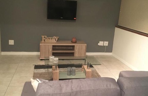 Three Anchor Bay Apartment | Sea point Promenade Self Catering Apartment ideally located to all Cape Town Attractions ! Walking distance to V&A waterfront and shops, restaurants , parks