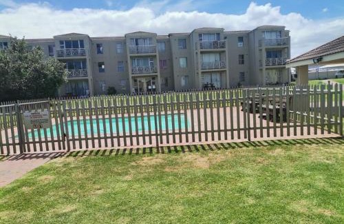 Westcliff Apartment | Sea view breakaway for 4 Hermanus Beach Club