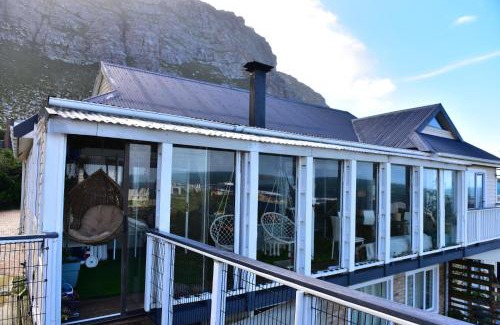 Betty's Bay Apartment | Seaview on 2822 Happy Whale Cottage